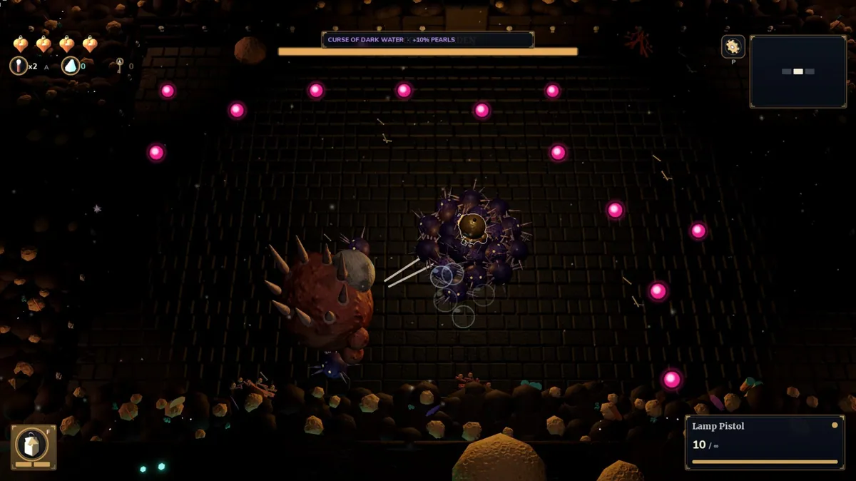 Un plongeur dans une salle sombre face à une Sentinelle épineuse entourée d’un anneau de projectiles magenta, avec la barre de boss et l’interface.