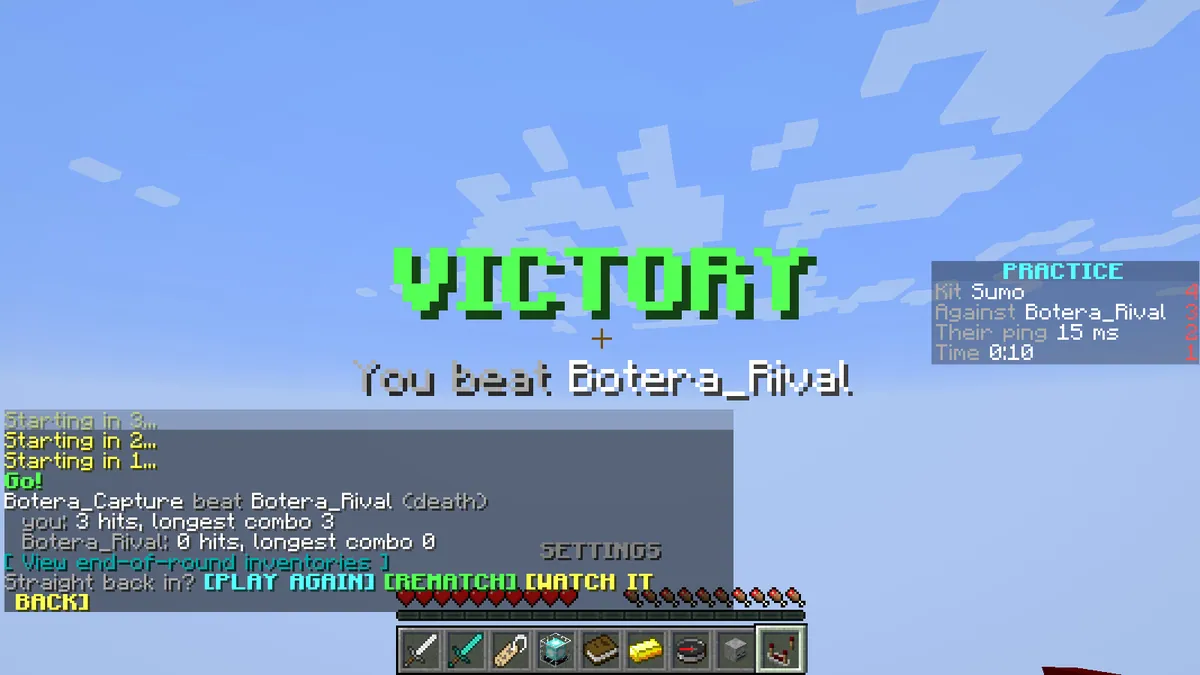 Un titre VICTORY vert sur un ciel bleu, « You beat » en dessous ; dans le chat, le résultat avec les touches et la plus longue combo de chaque joueur, et les boutons Play again, Rematch et Watch it back.